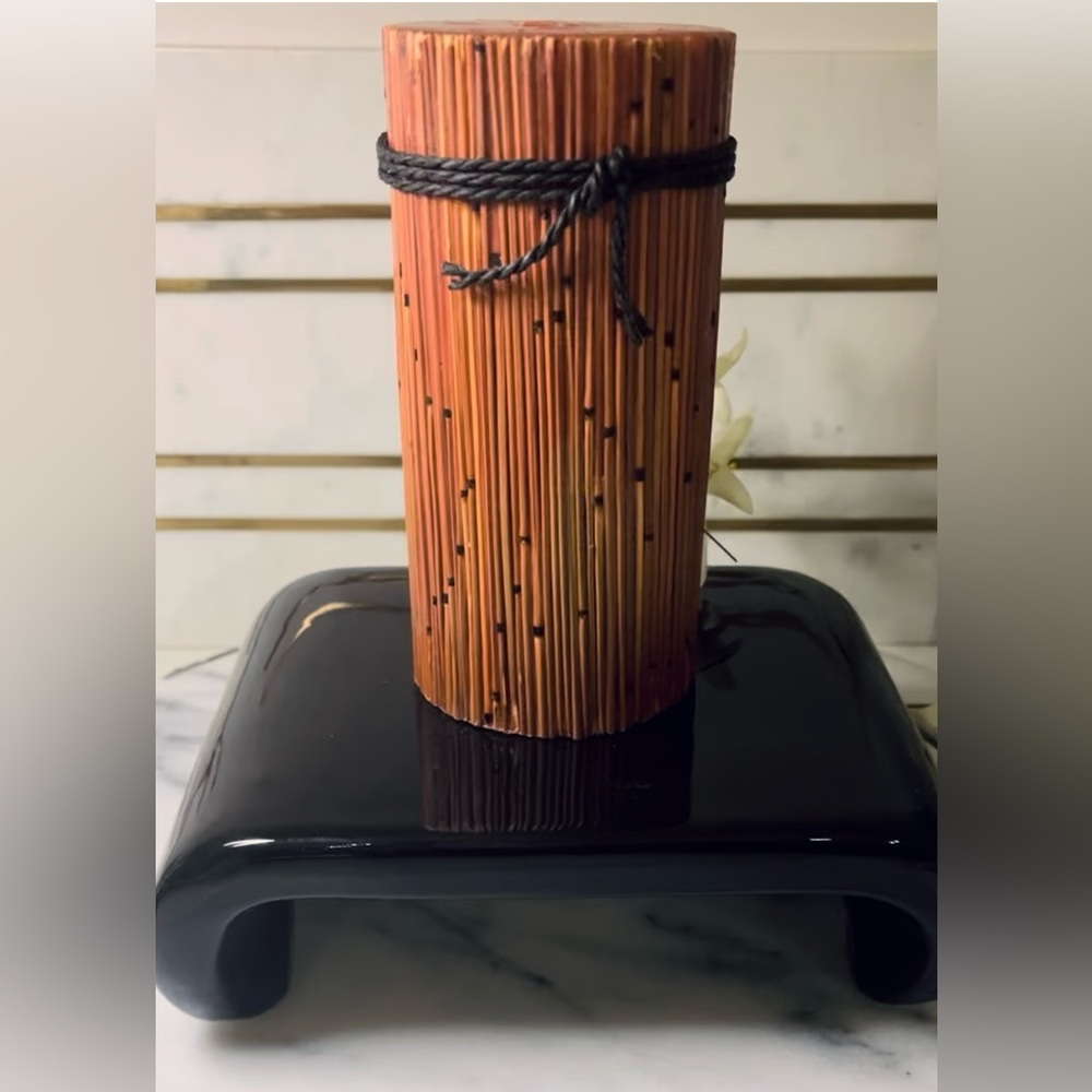 Ceramic candle stand including pillar candle (tropical blossom scent) w/ design